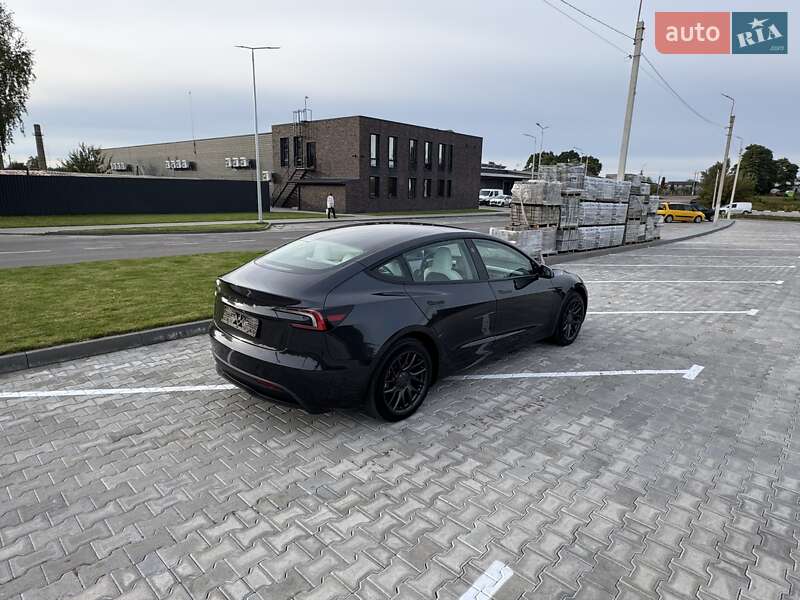 Седан Tesla Model 3 2024 в Рівному