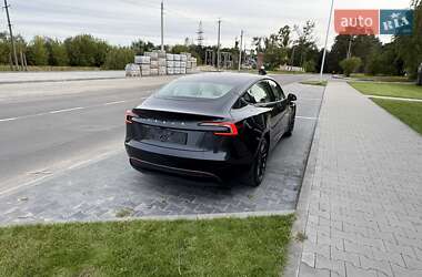 Седан Tesla Model 3 2024 в 