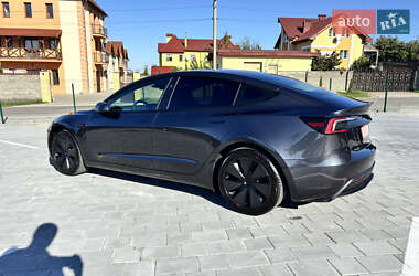 Седан Tesla Model 3 2024 в 