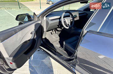 Седан Tesla Model 3 2024 в 