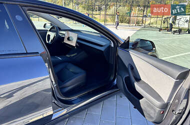 Седан Tesla Model 3 2024 в 