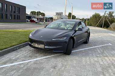 Седан Tesla Model 3 2024 в 
