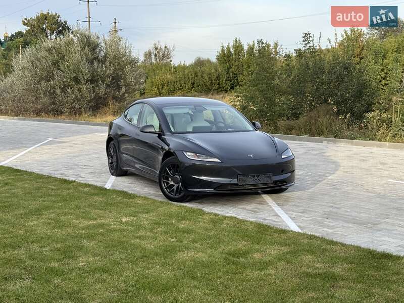 Седан Tesla Model 3 2024 в Рівному