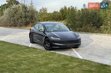 Седан Tesla Model 3 2024 в 