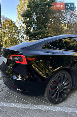 Седан Tesla Model 3 2021 в 