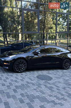 Седан Tesla Model 3 2021 в 