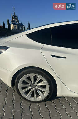 Седан Tesla Model 3 2021 в 