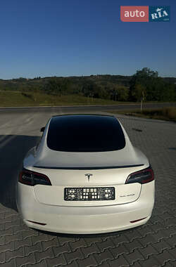Седан Tesla Model 3 2021 в 