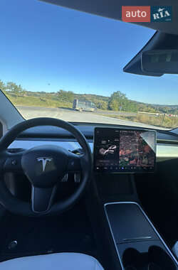Седан Tesla Model 3 2021 в 