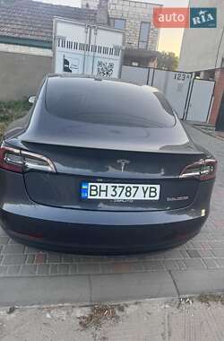 Седан Tesla Model 3 2022 в 