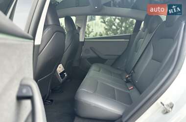 Седан Tesla Model 3 2024 в 