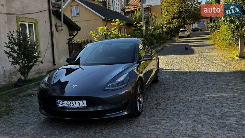 Седан Tesla Model 3 2022 в 