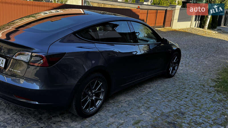 Седан Tesla Model 3 2022 в Чернівцях