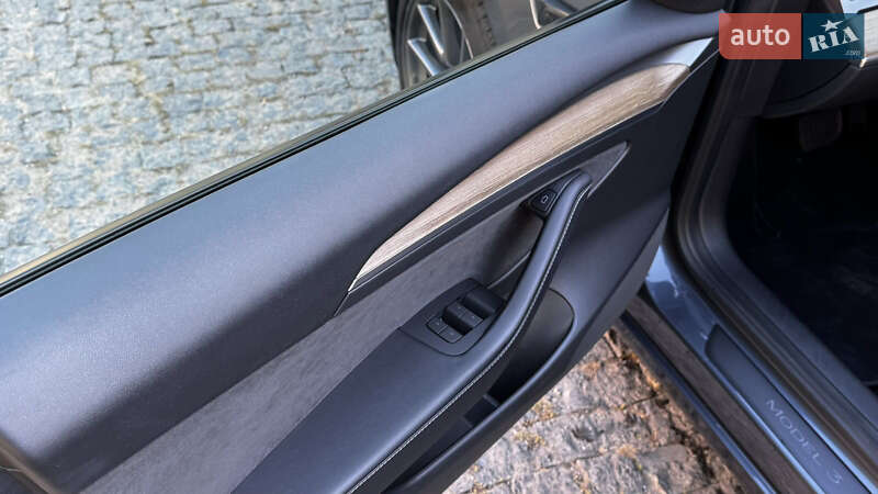 Седан Tesla Model 3 2022 в Чернівцях