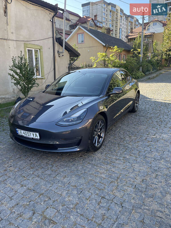 Седан Tesla Model 3 2022 в Чернівцях