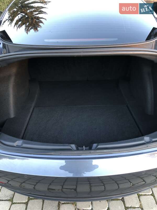 Седан Tesla Model 3 2022 в Луцьку