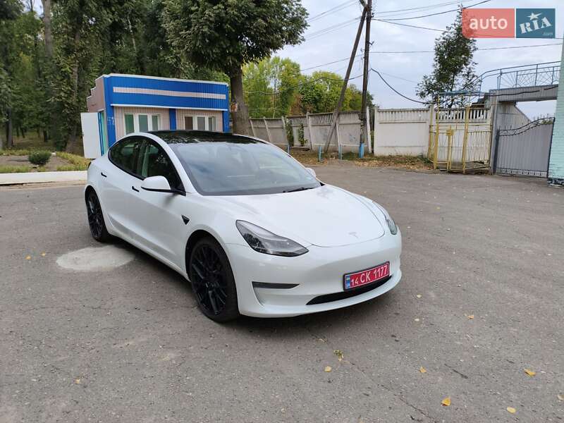 Седан Tesla Model 3 2023 в Теплику