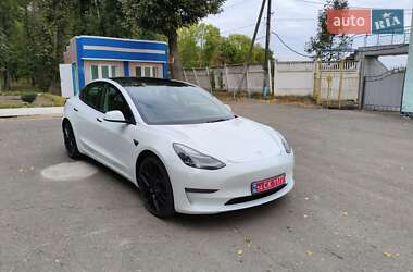 Седан Tesla Model 3 2023 в 