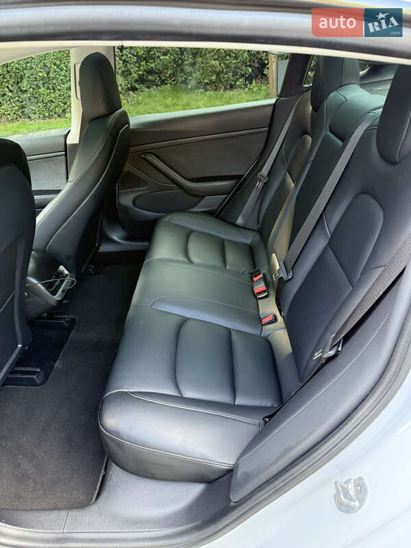 Седан Tesla Model 3 2019 в Львове