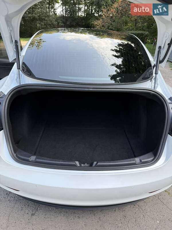 Седан Tesla Model 3 2019 в Львове