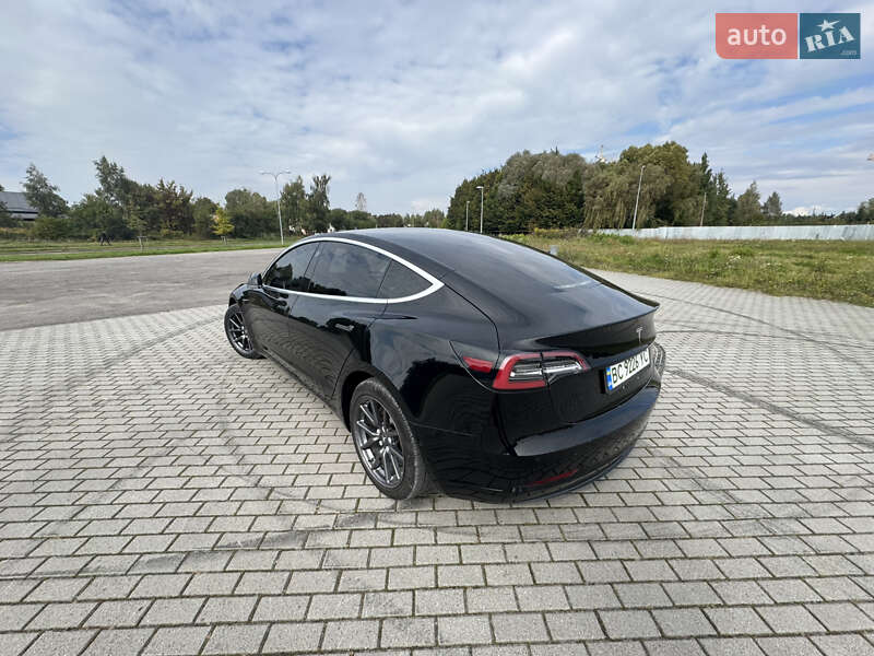 Седан Tesla Model 3 2018 в Львові