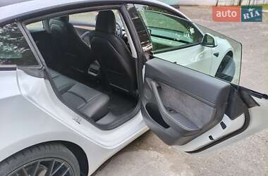 Седан Tesla Model 3 2023 в 