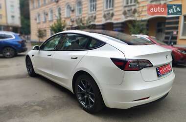 Седан Tesla Model 3 2021 в 
