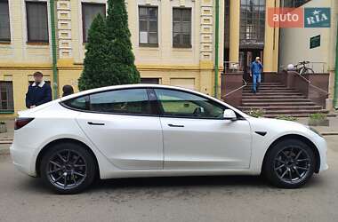 Седан Tesla Model 3 2021 в 