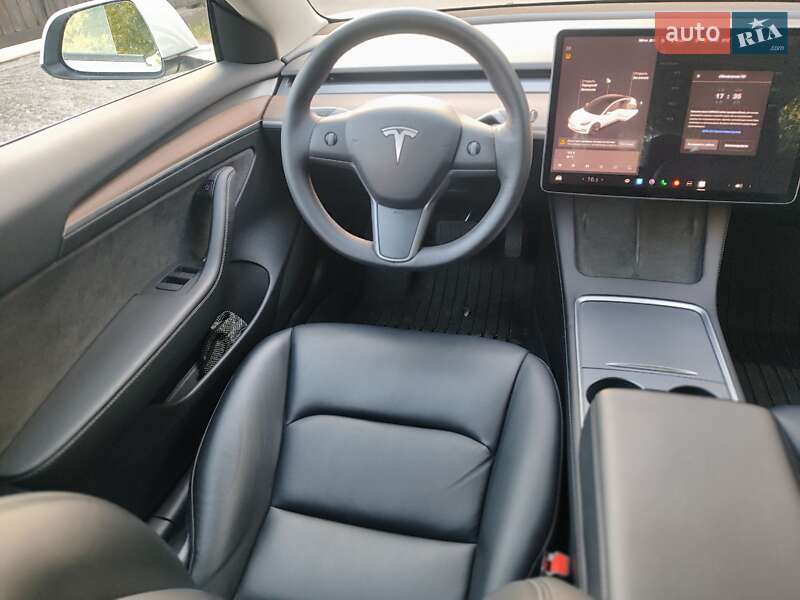 Седан Tesla Model 3 2021 в Киеве