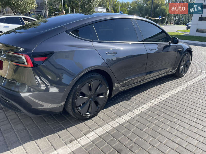 Седан Tesla Model 3 2024 в Одесі