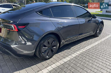 Седан Tesla Model 3 2024 в 