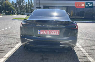 Седан Tesla Model 3 2024 в 