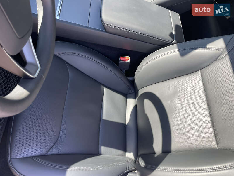 Седан Tesla Model 3 2024 в Одесі