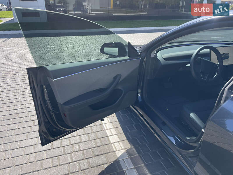 Седан Tesla Model 3 2024 в Одесі