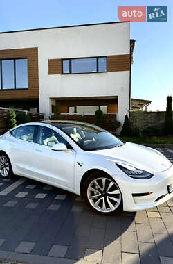 Седан Tesla Model 3 2020 в 