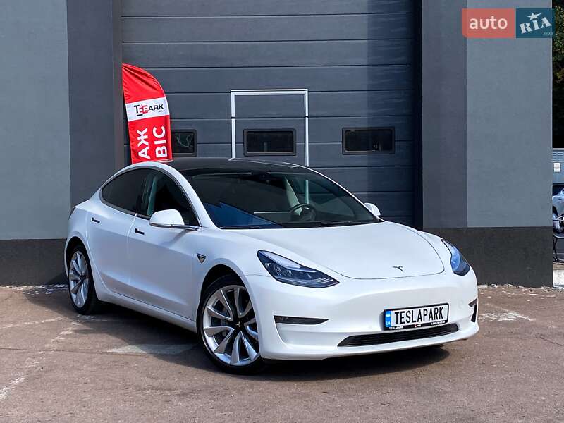 Седан Tesla Model 3 2019 в 