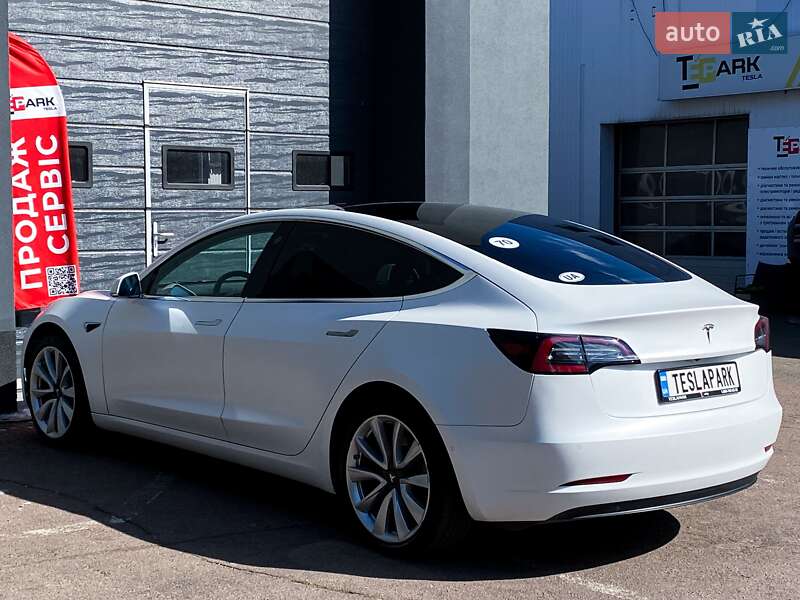 Седан Tesla Model 3 2019 в Киеве