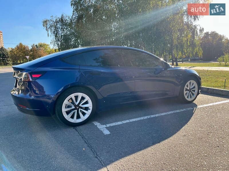 Седан Tesla Model 3 2022 в Киеве