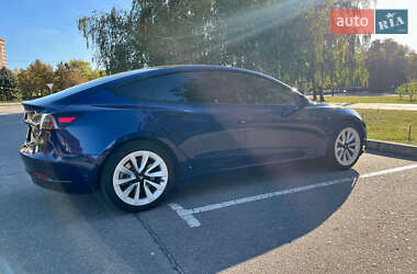 Седан Tesla Model 3 2022 в 