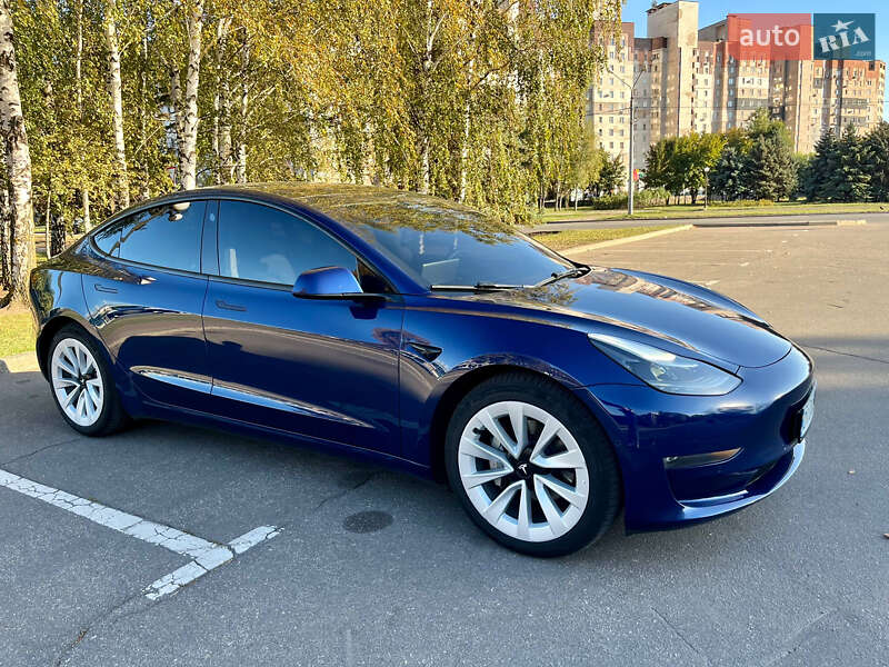 Седан Tesla Model 3 2022 в Киеве