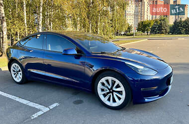 Седан Tesla Model 3 2022 в 