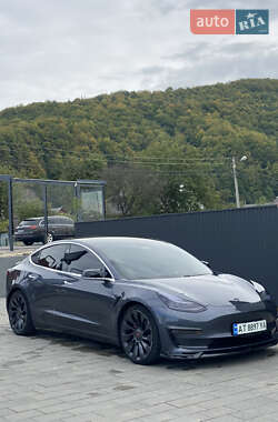 Седан Tesla Model 3 2018 в Надворной