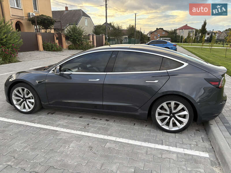 Седан Tesla Model 3 2018 в Львові