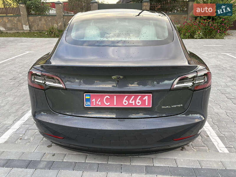 Седан Tesla Model 3 2018 в Львові