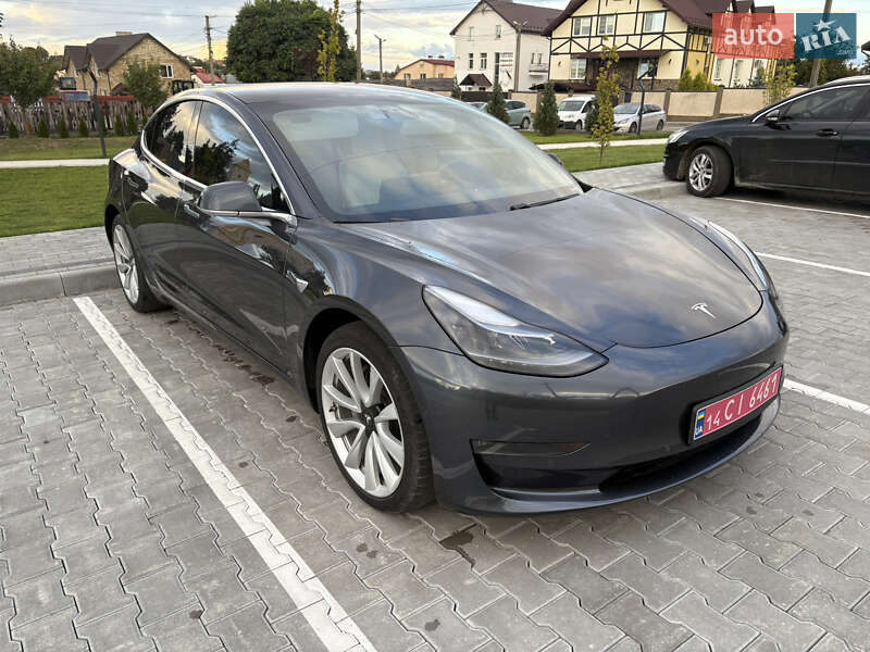 Седан Tesla Model 3 2018 в Львові