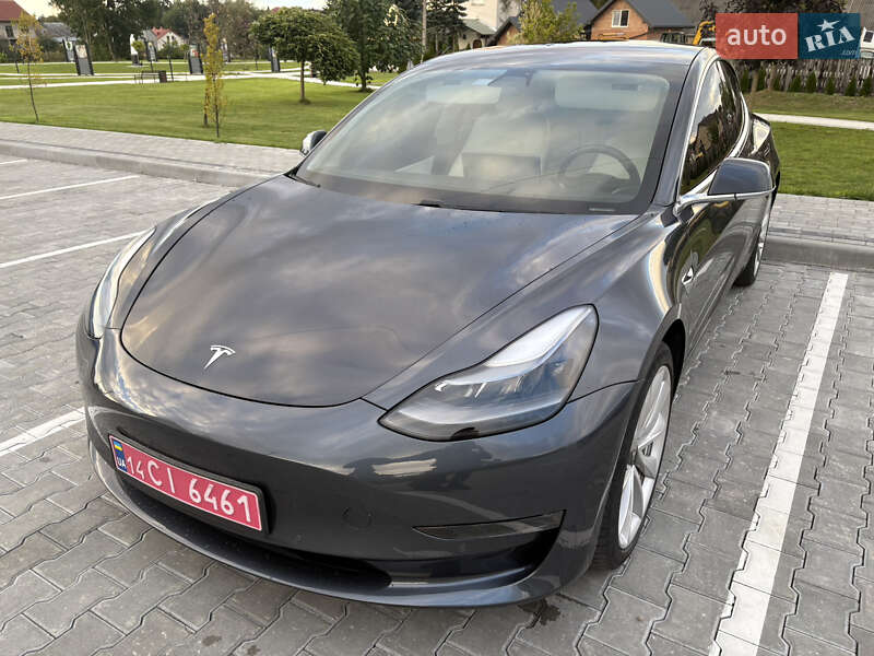 Седан Tesla Model 3 2018 в Львові