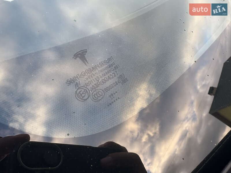 Седан Tesla Model 3 2018 в Львові
