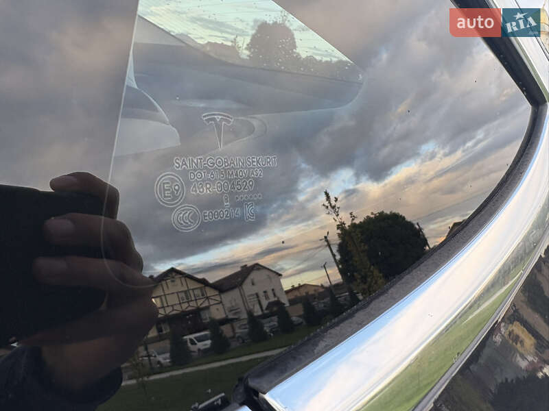 Седан Tesla Model 3 2018 в Львові