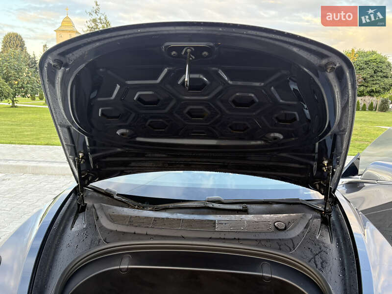 Седан Tesla Model 3 2018 в Львові