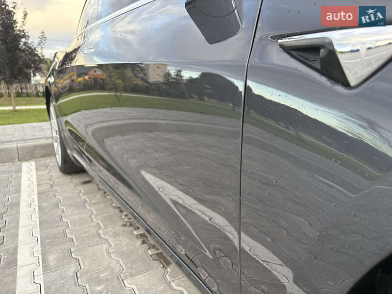 Седан Tesla Model 3 2018 в Львові